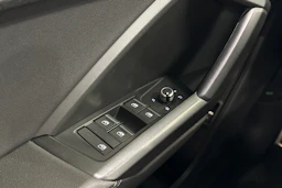 valkoinen Audi Q3 2023 kuva 25.