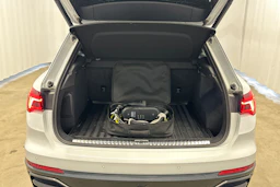 valkoinen Audi Q3 2023 kuva 26.