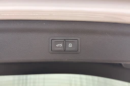 valkoinen Audi Q3 2023 kuva 27.