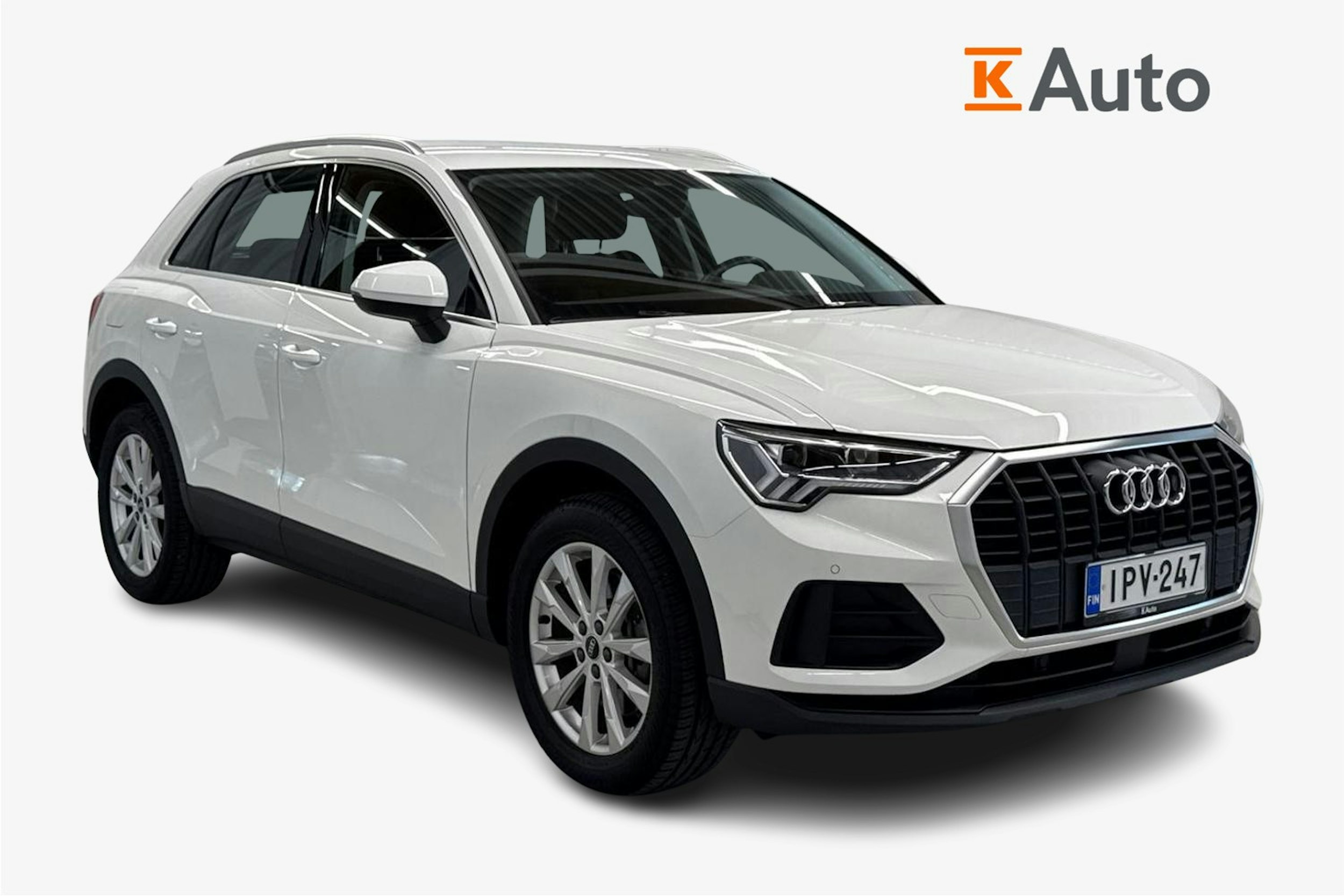valkoinen Audi Q3 2023 kuva 1.