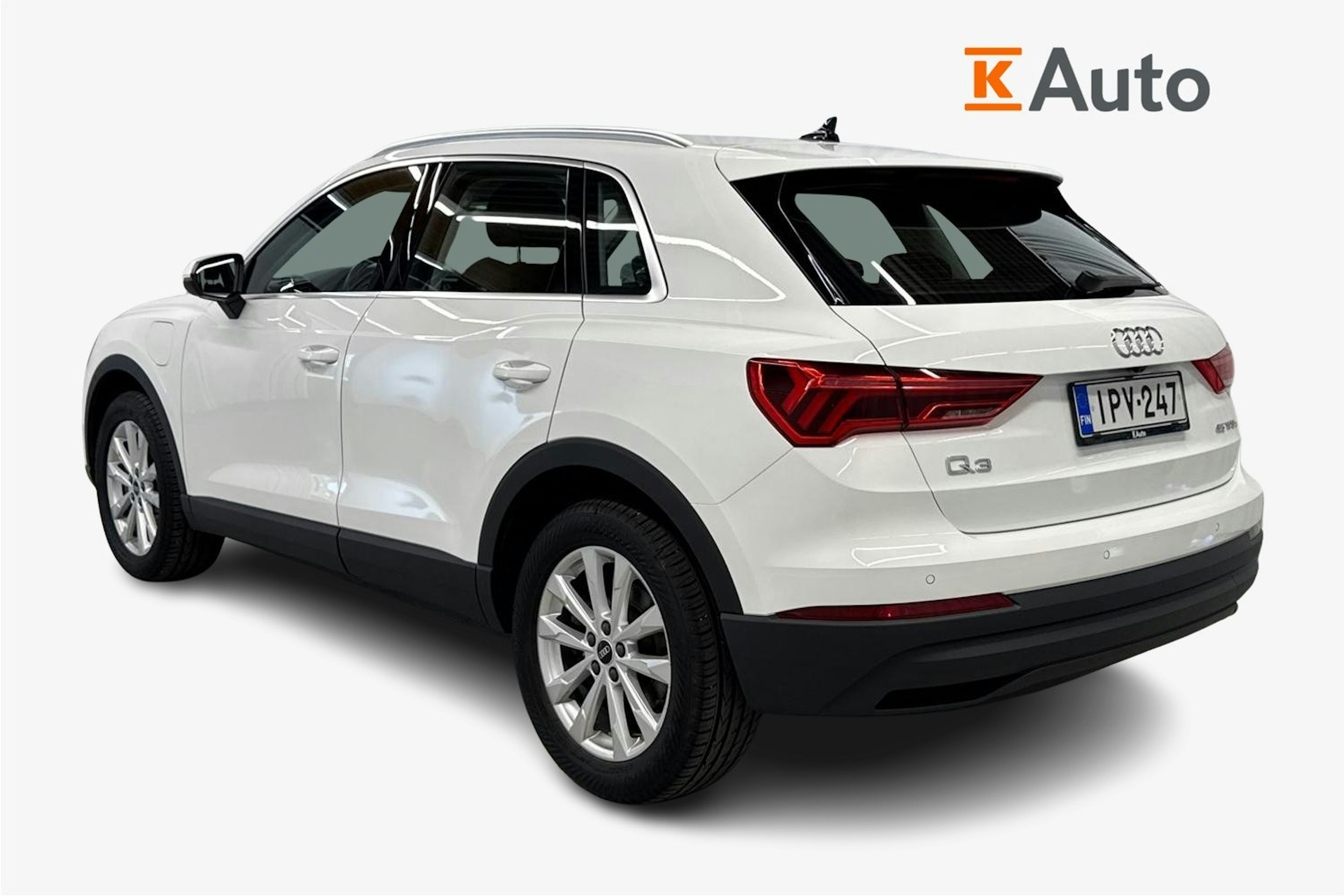valkoinen Audi Q3 2023 kuva 2.