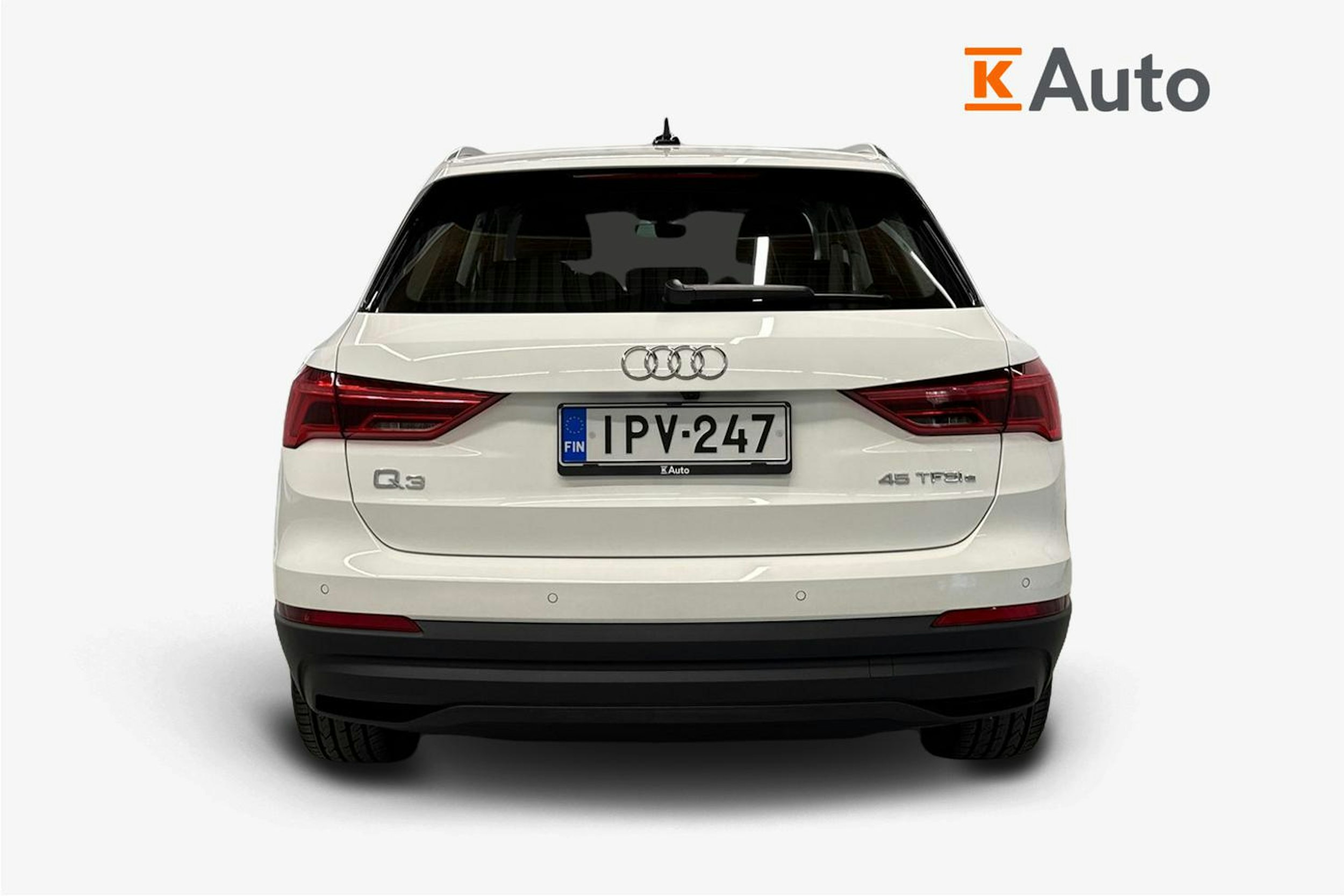valkoinen Audi Q3 2023 kuva 3.