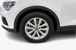 valkoinen Audi Q3 2023 kuva 11.