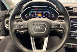 valkoinen Audi Q3 2023 kuva 14.