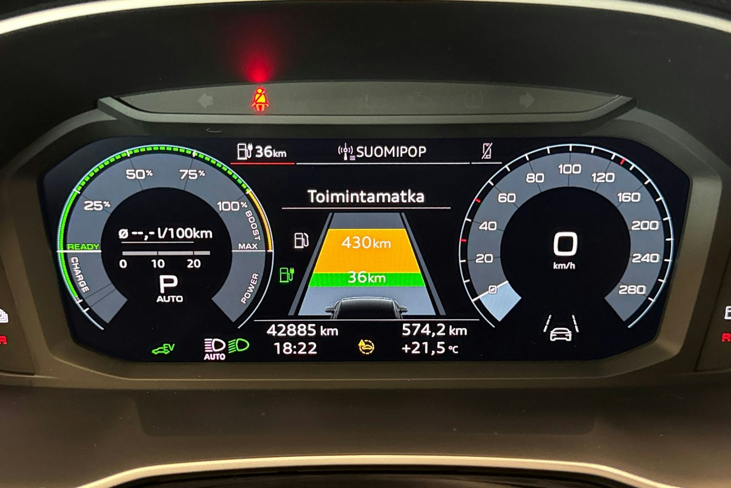 valkoinen Audi Q3 2023 kuva 15.