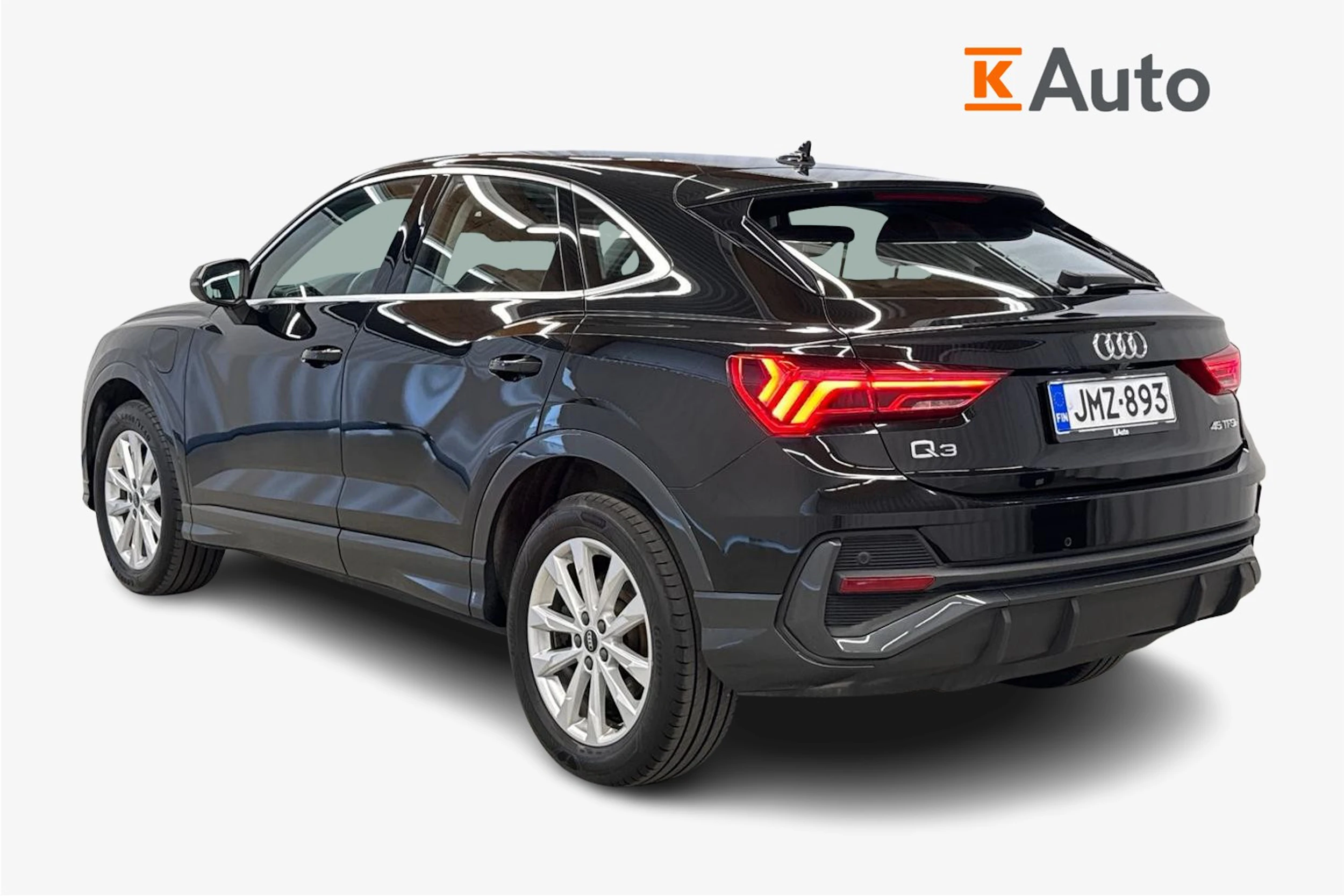 musta Audi Q3 2023 kuva 2.