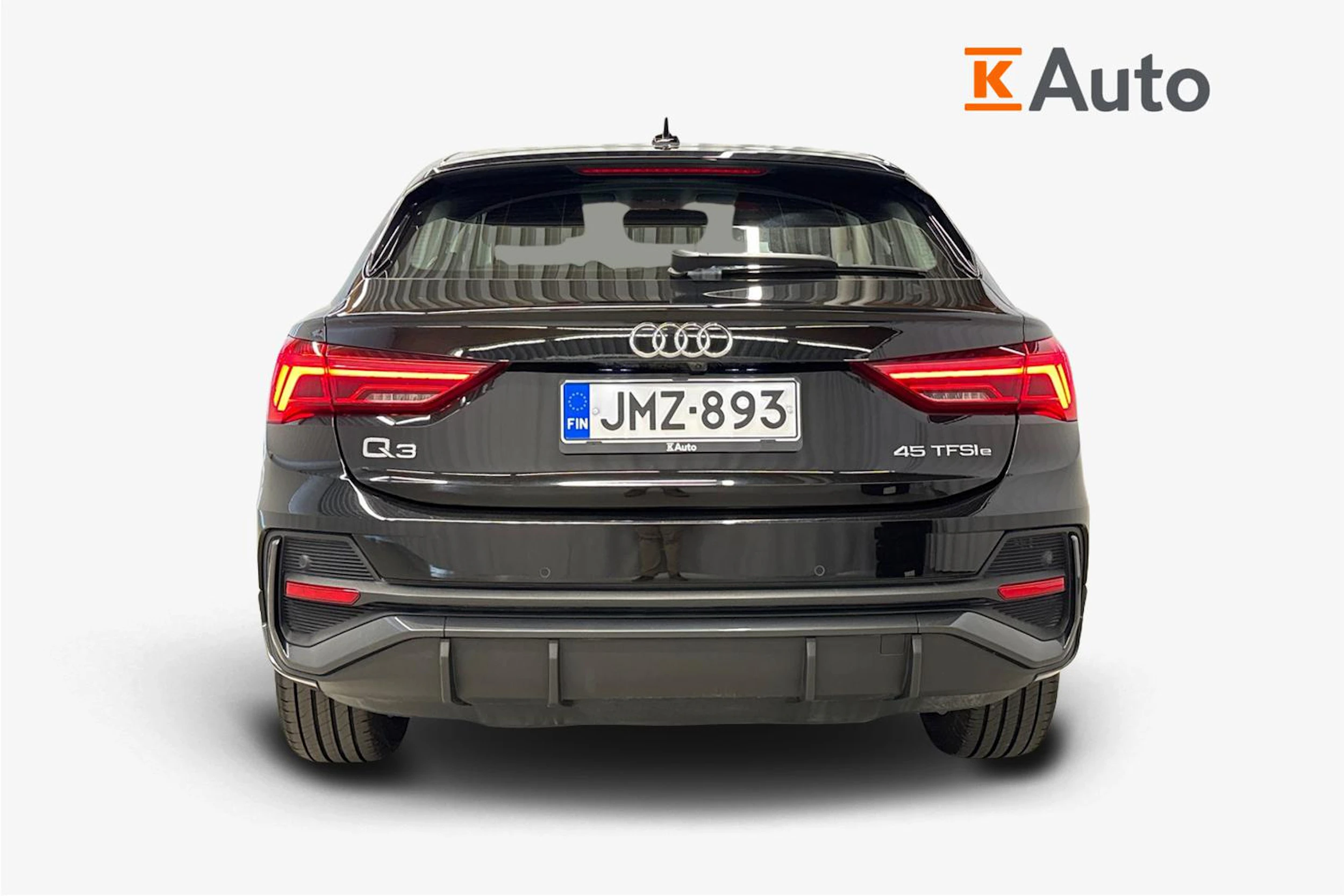 musta Audi Q3 2023 kuva 3.