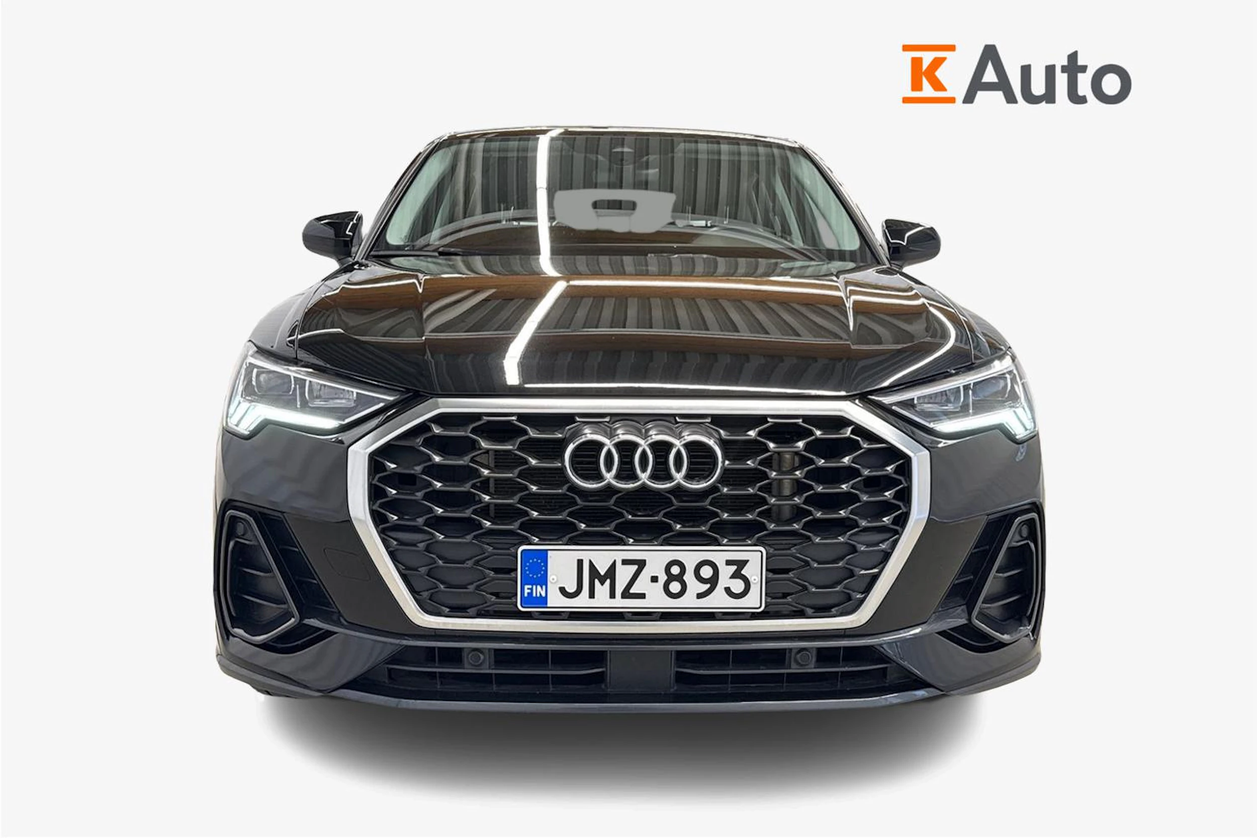 musta Audi Q3 2023 kuva 4.