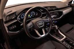 musta Audi Q3 2023 kuva 6.