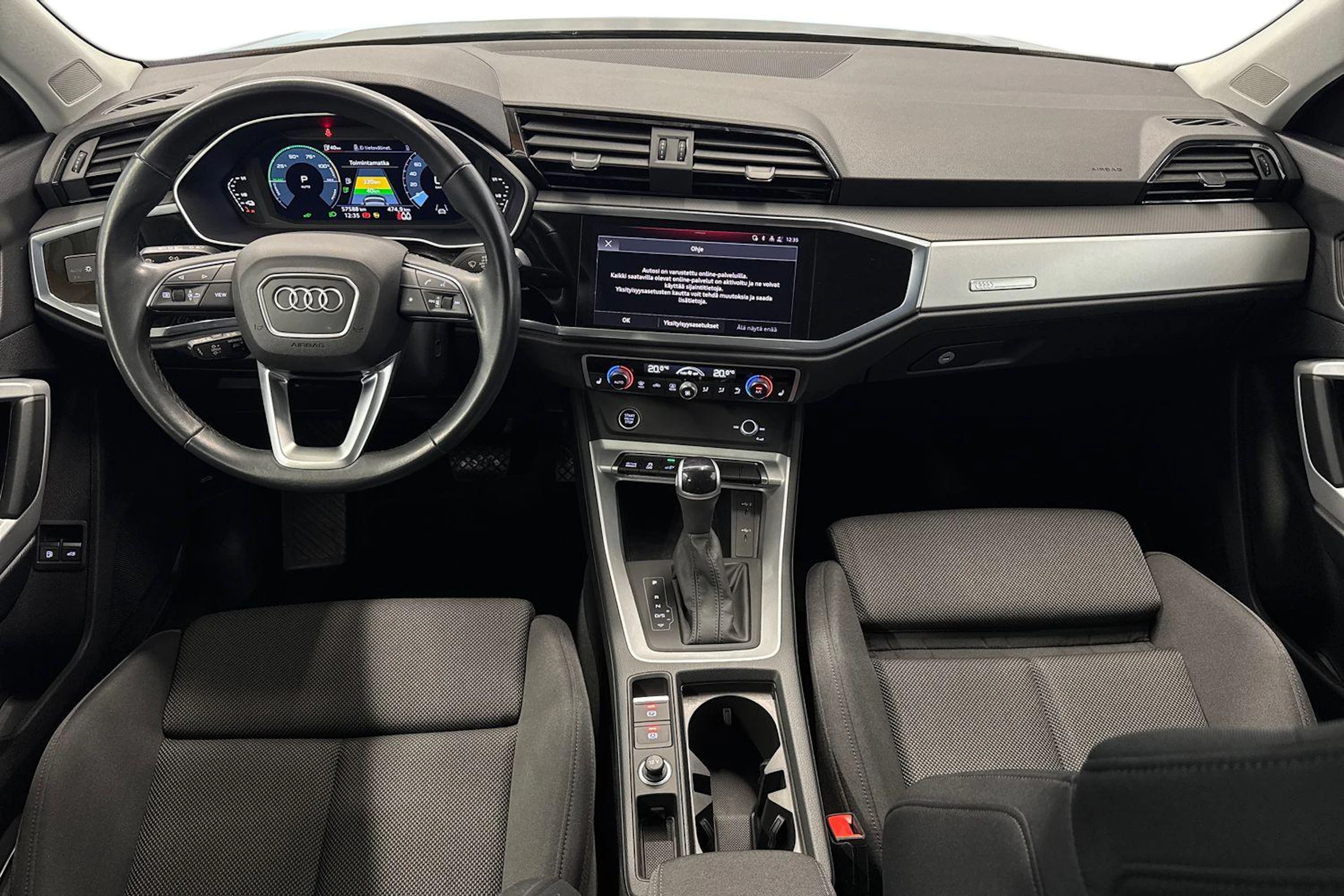 musta Audi Q3 2023 kuva 7.
