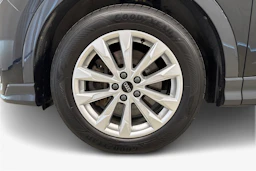 musta Audi Q3 2023 kuva 9.