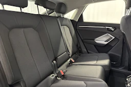 musta Audi Q3 2023 kuva 14.
