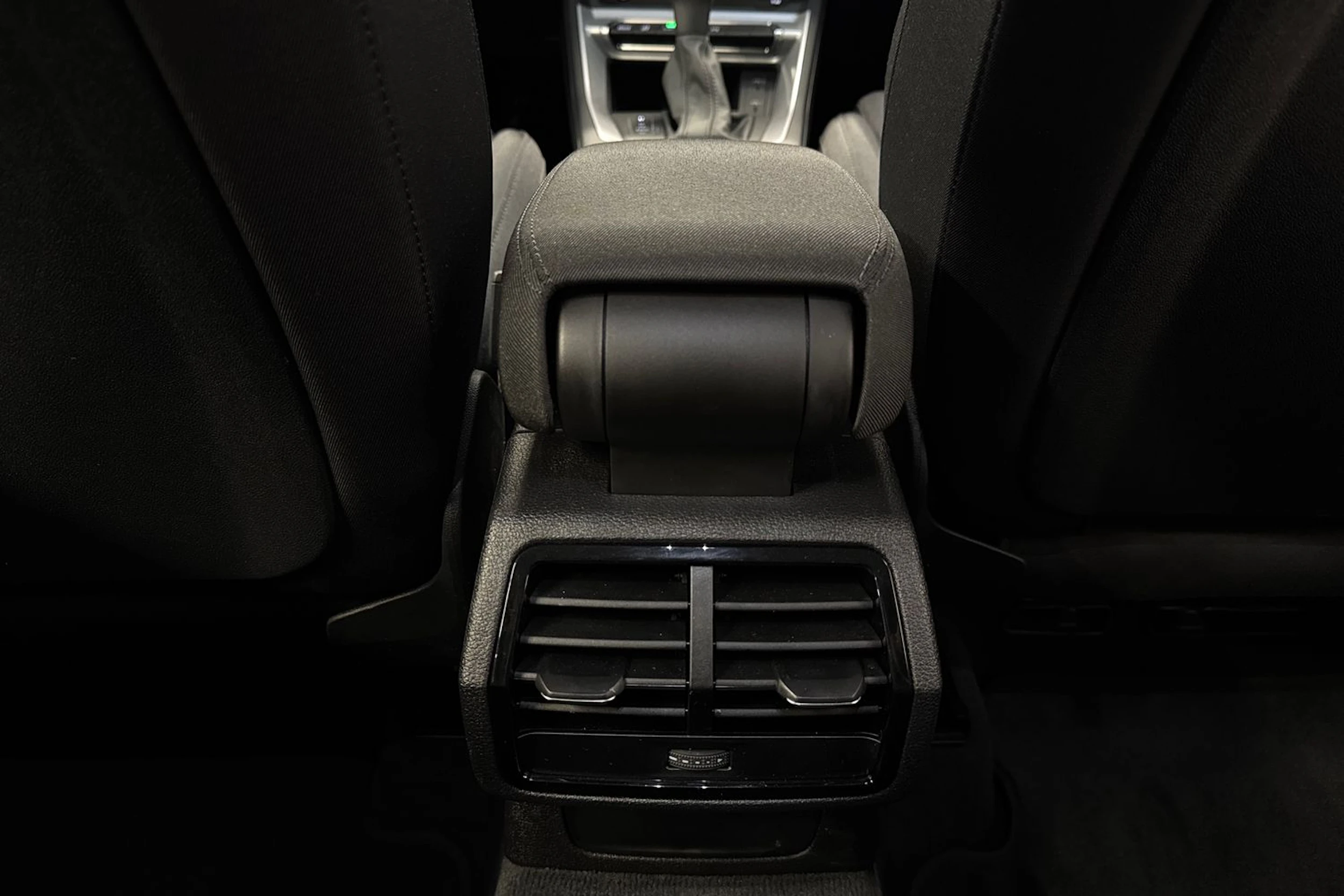 musta Audi Q3 2023 kuva 15.