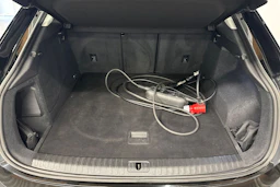 musta Audi Q3 2023 kuva 16.