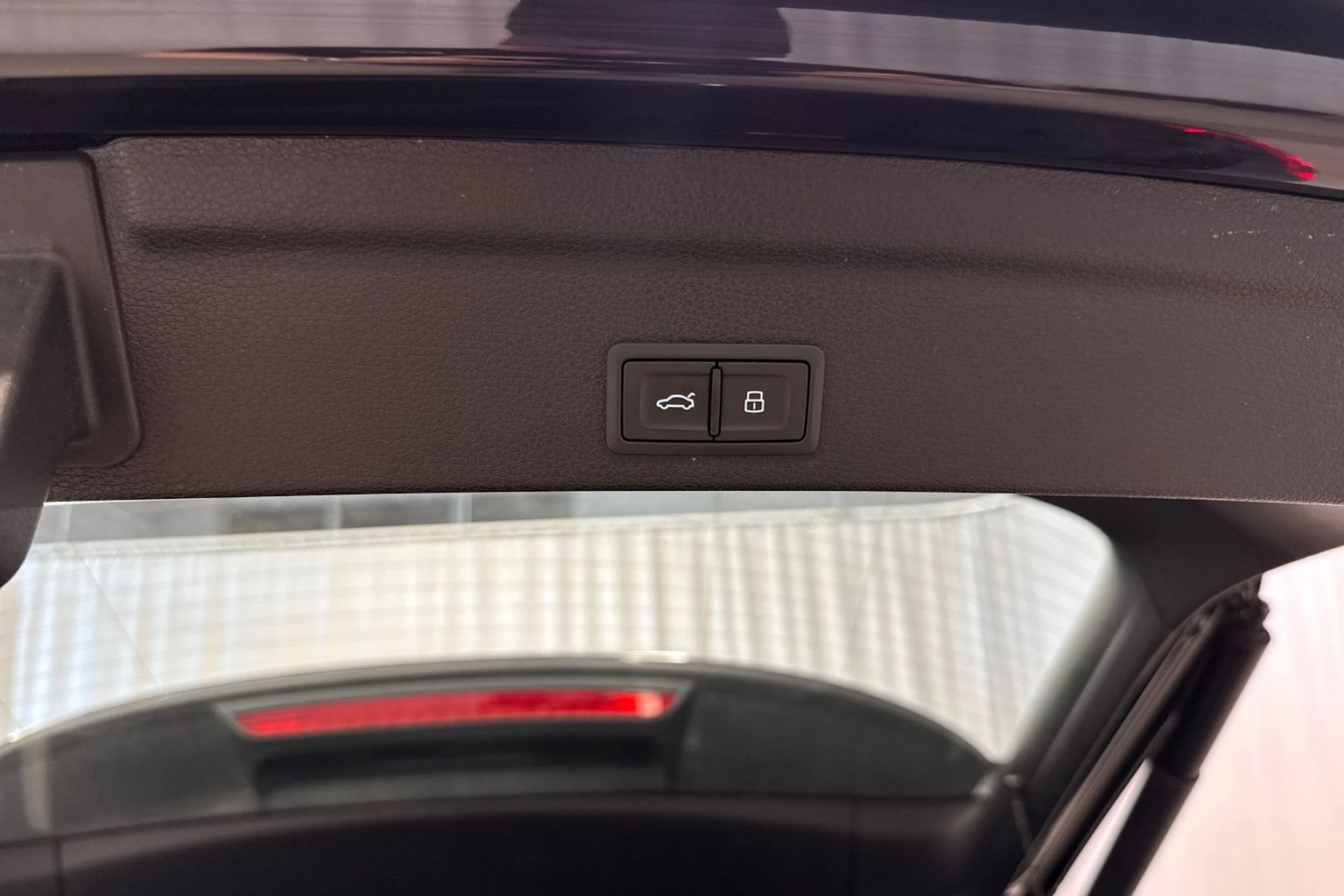 musta Audi Q3 2023 kuva 17.