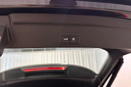 musta Audi Q3 2023 kuva 17.