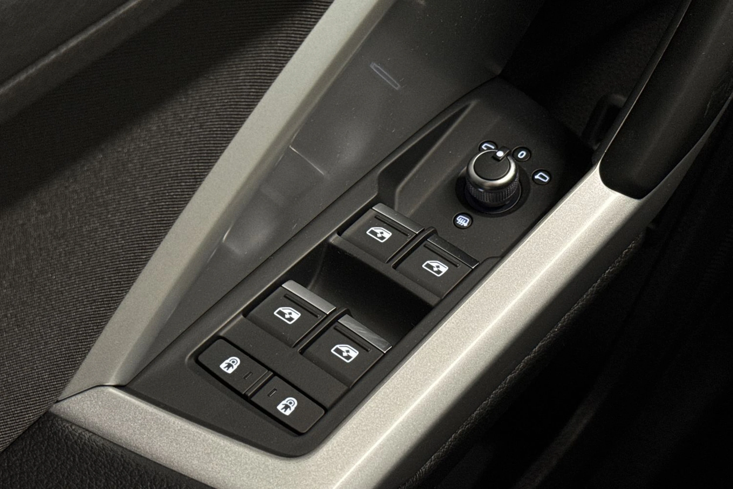 musta Audi Q3 2023 kuva 18.