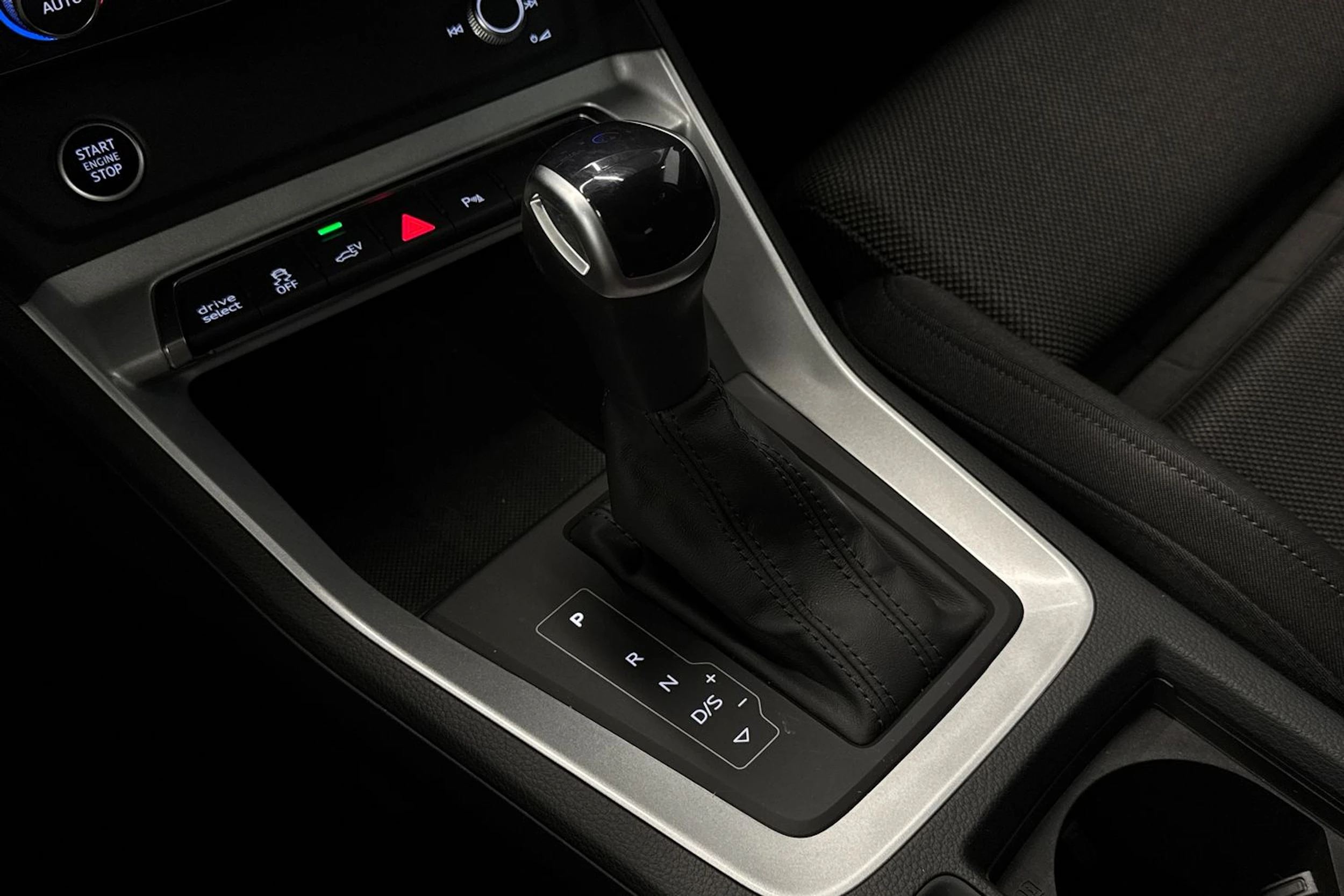 musta Audi Q3 2023 kuva 25.