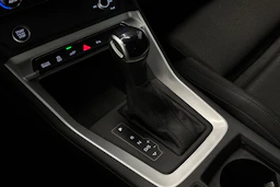 musta Audi Q3 2023 kuva 25.