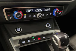 musta Audi Q3 2023 kuva 26.