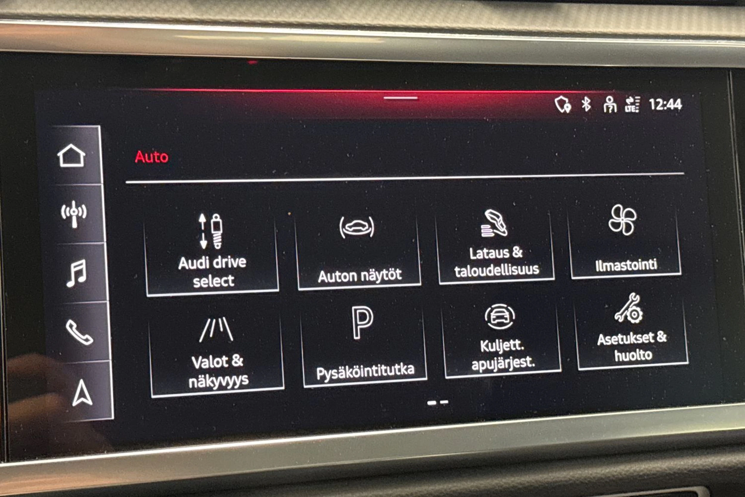 musta Audi Q3 2023 kuva 27.