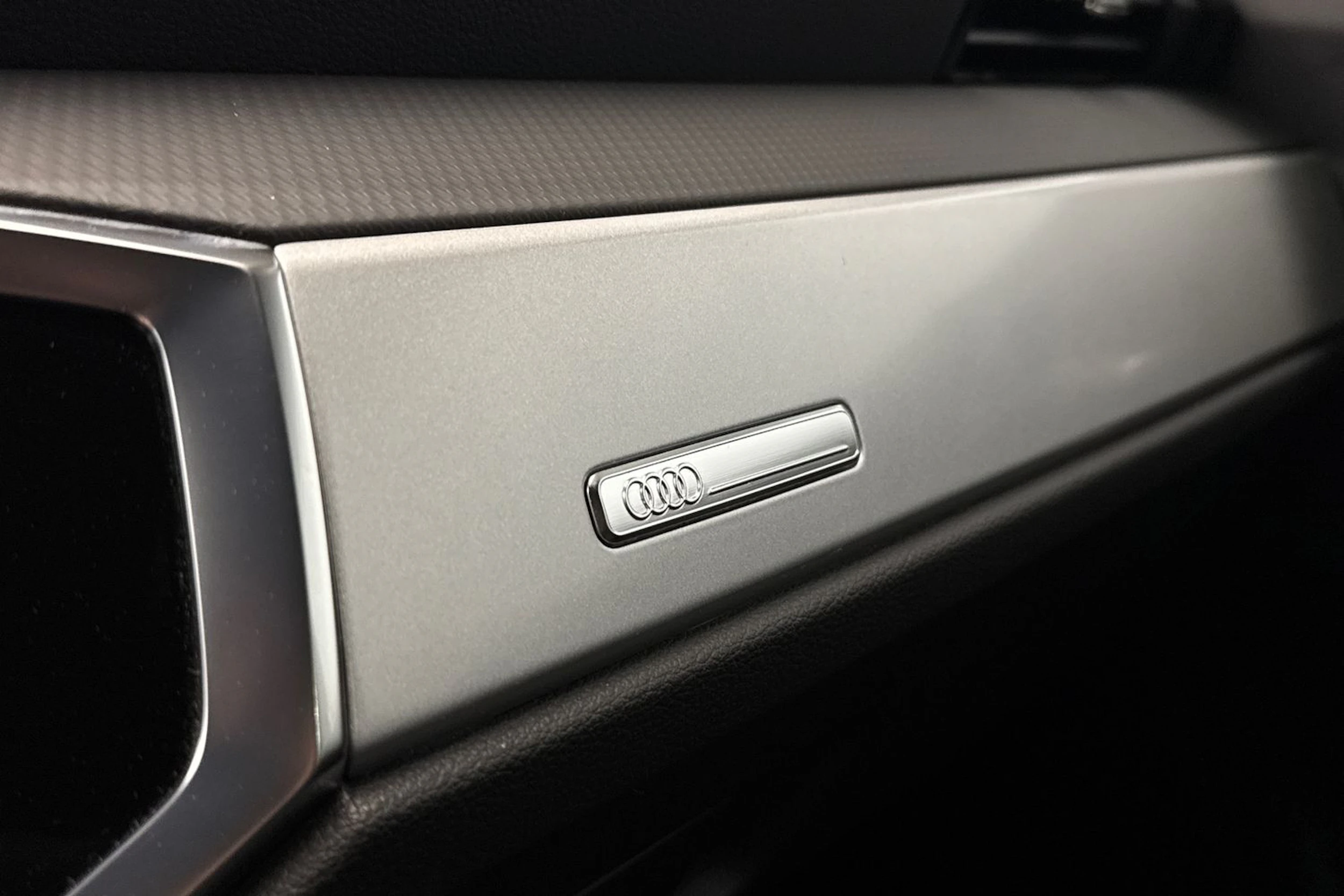 musta Audi Q3 2023 kuva 32.