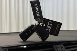 musta Audi Q3 2023 kuva 33.