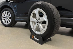 musta Audi Q3 2023 kuva 34.