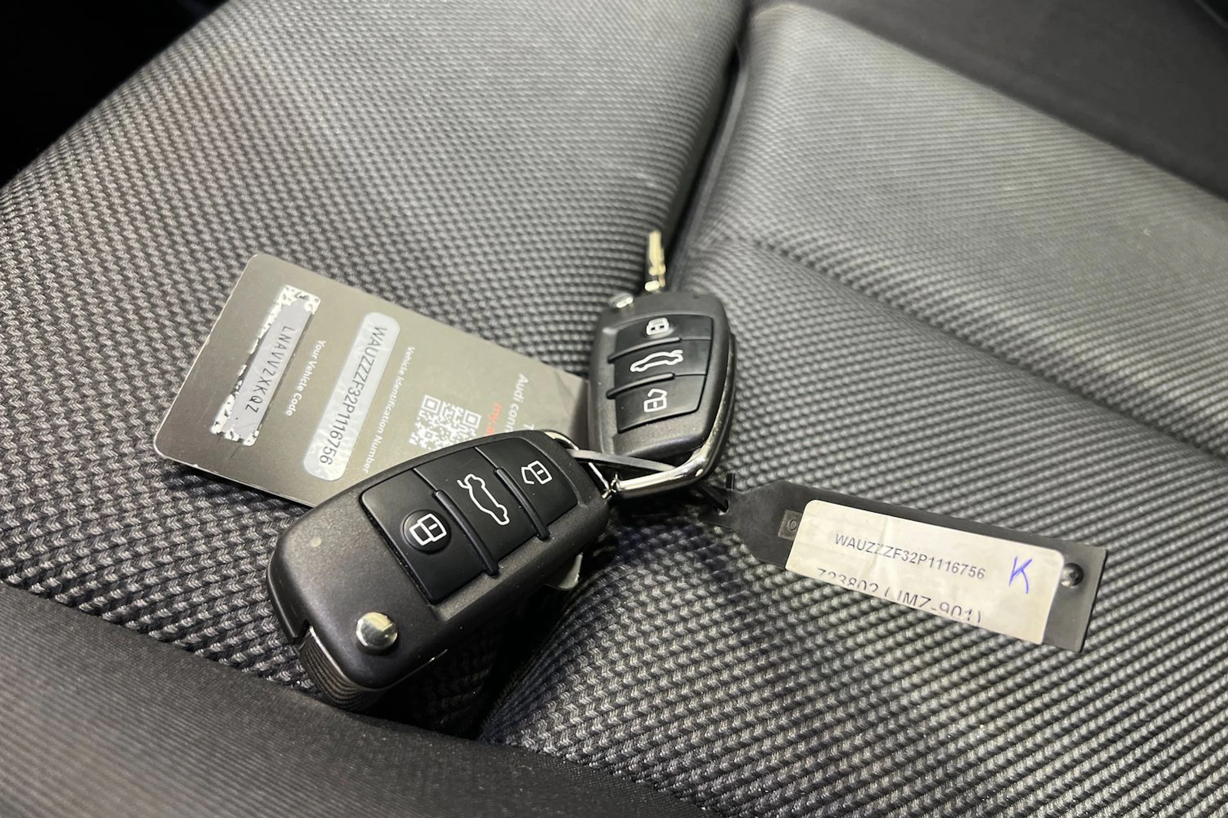 Valkoinen Audi Q3 2023 kuva 21.