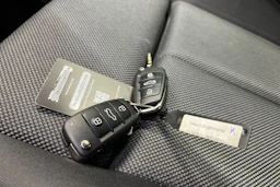 Valkoinen Audi Q3 2023 kuva 21.