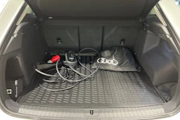 Valkoinen Audi Q3 2023 kuva 23.