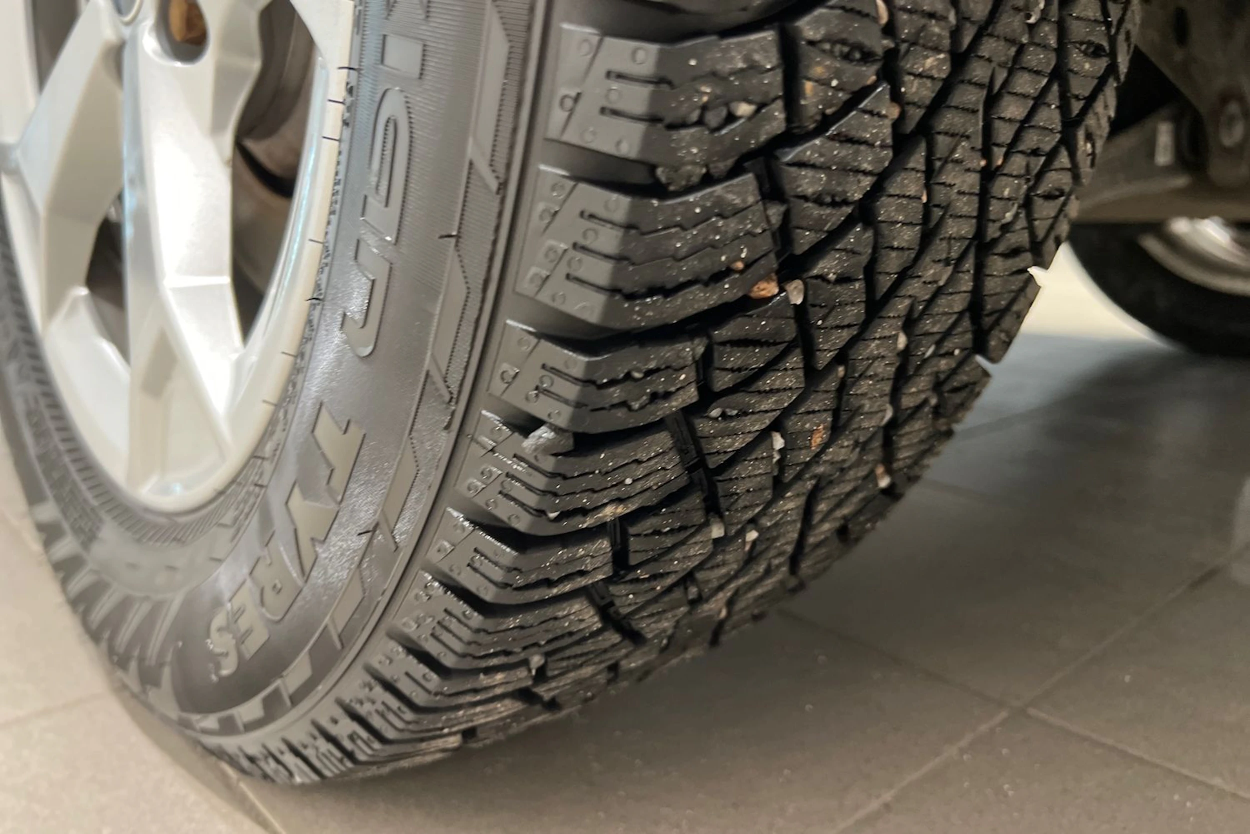 Valkoinen Audi Q3 2023 kuva 25.