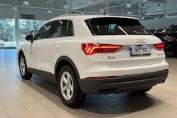 Valkoinen Audi Q3 2023 kuva 27.