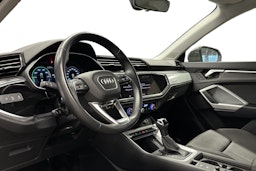 harmaa Audi Q3 2023 kuva 3.