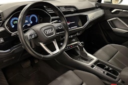 valkoinen Audi Q3 2023 kuva 7.