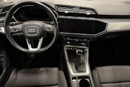 valkoinen Audi Q3 2023 kuva 9.