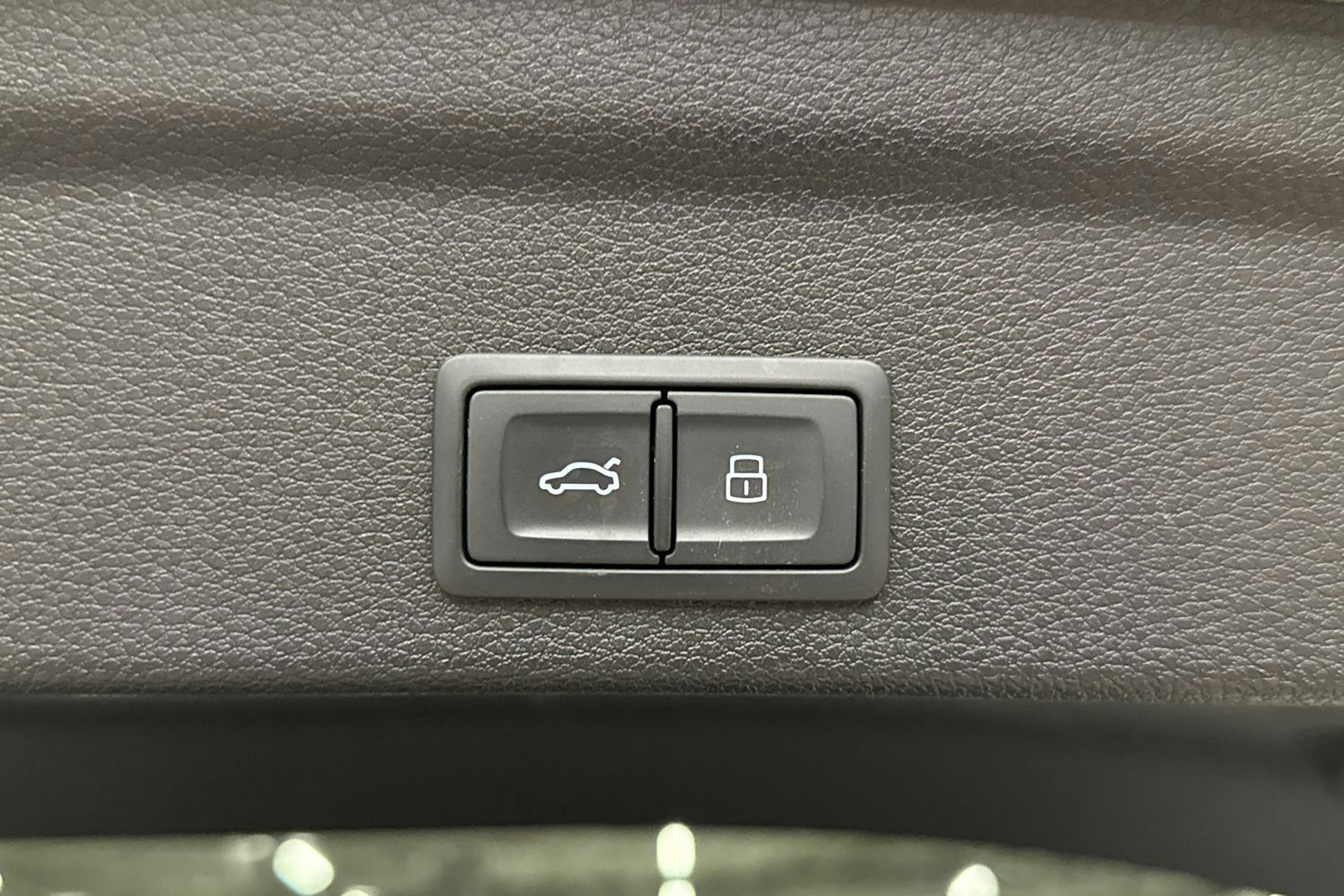 valkoinen Audi Q3 2023 kuva 15.