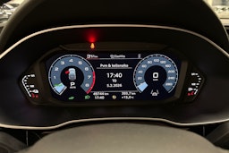 valkoinen Audi Q3 2023 kuva 19.