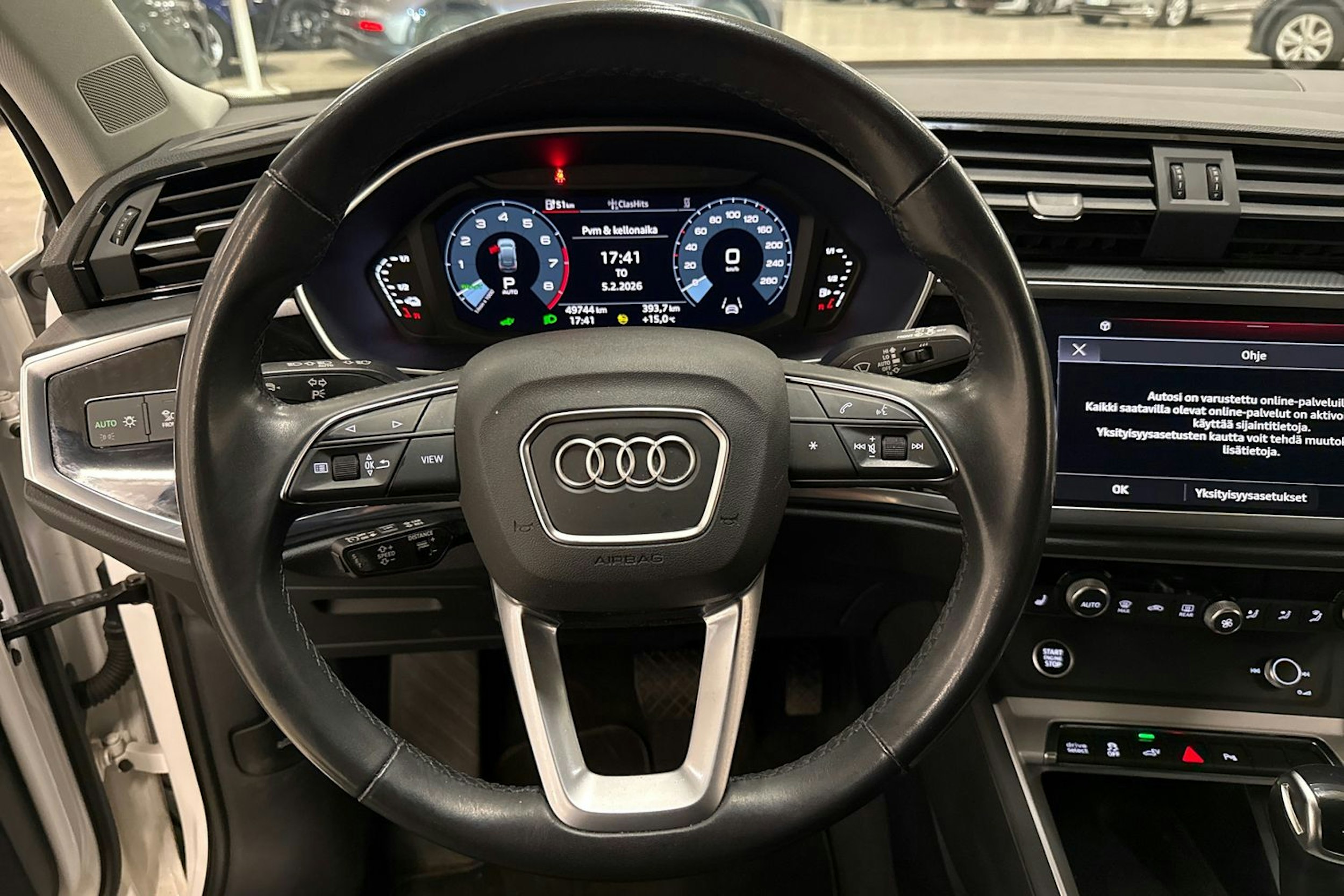 valkoinen Audi Q3 2023 kuva 20.