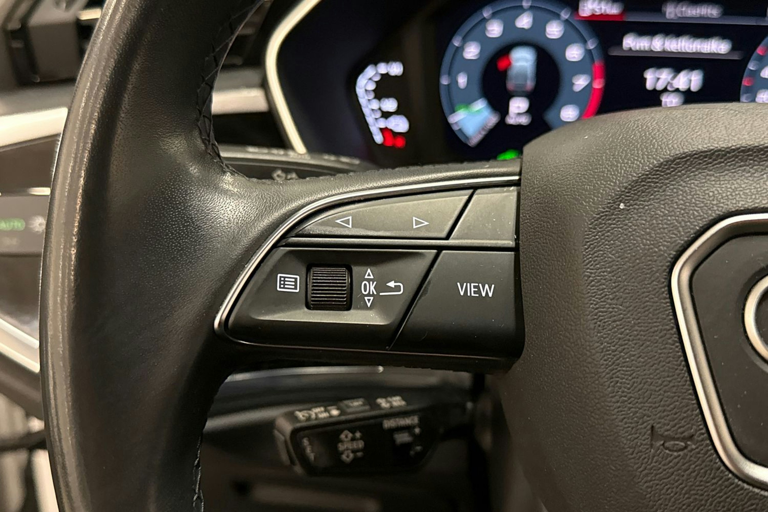 valkoinen Audi Q3 2023 kuva 21.