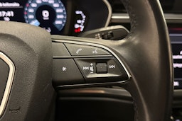 valkoinen Audi Q3 2023 kuva 22.