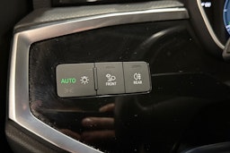 valkoinen Audi Q3 2023 kuva 24.