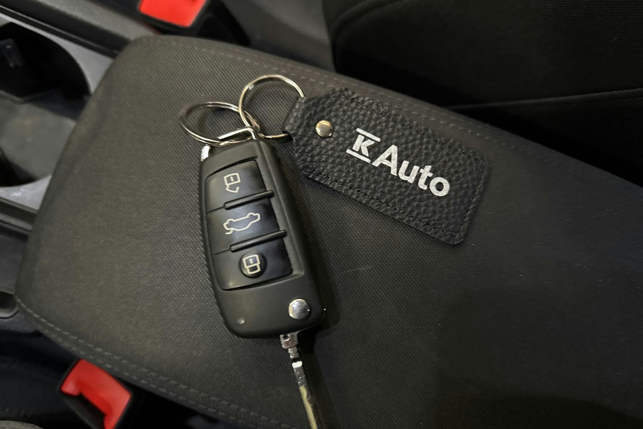 valkoinen Audi Q3 2023 kuva 30.