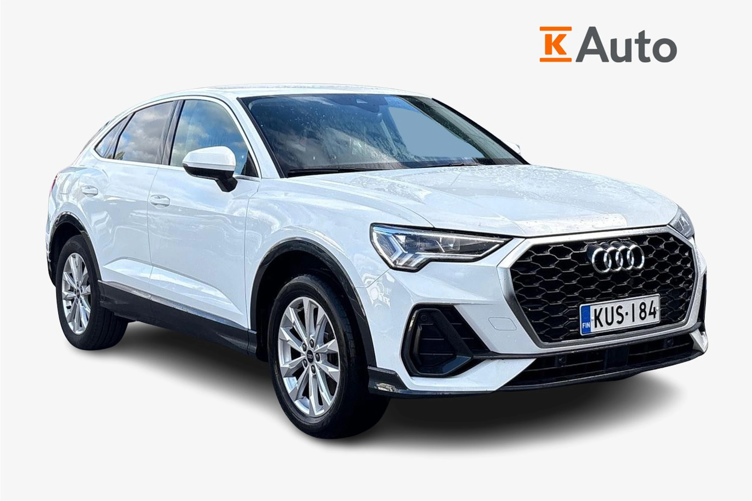 Valkoinen Audi Q3 2023 kuva 1.