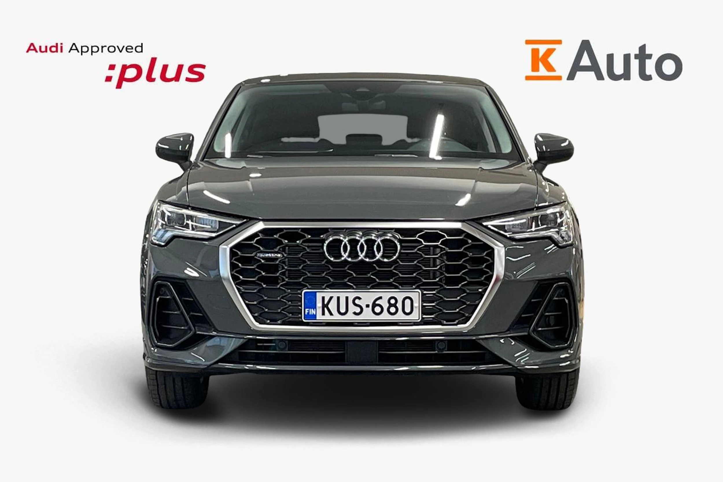 Harmaa Audi Q3 2023 kuva 4.