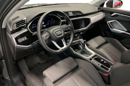 Harmaa Audi Q3 2023 kuva 6.