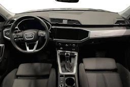 Harmaa Audi Q3 2023 kuva 7.