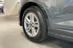 Harmaa Audi Q3 2023 kuva 10.