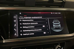 Harmaa Audi Q3 2023 kuva 18.