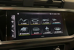 Harmaa Audi Q3 2023 kuva 19.
